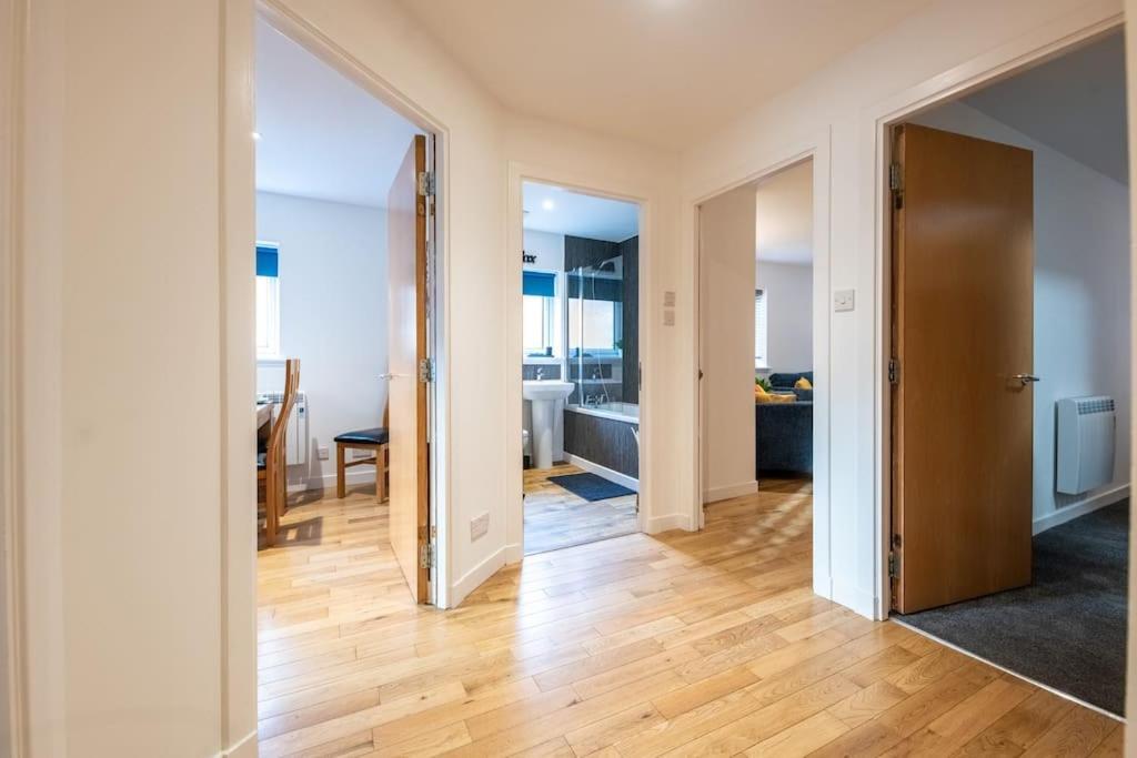 Modern City Centre Apartment In إينفيرنيس المظهر الخارجي الصورة